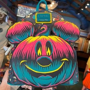 NEW RELEASED!! Disney Loungefly 2023 Halloween Mickey Mouse Pumpkin Back…